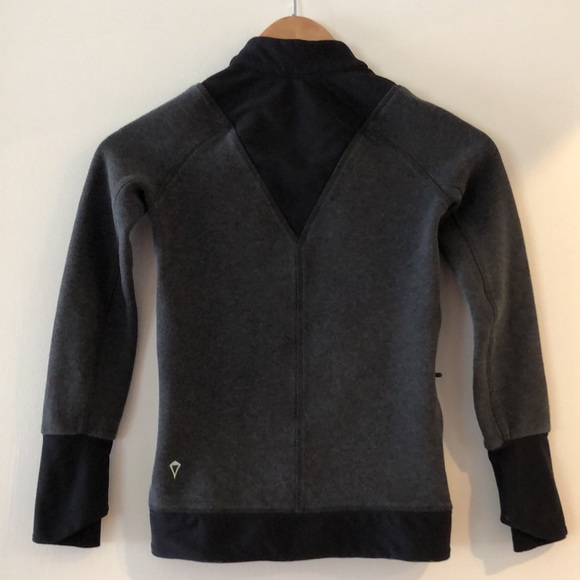 Size 6 (girls) Ivivva jacket - Picture 2 of 2